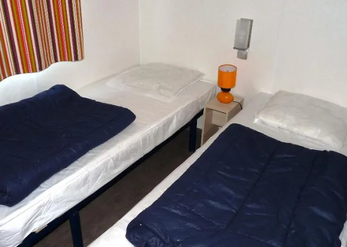 Campsite Mobile-home 4 Pers, Salon De Jardin, Barbecue - Api-1-52-1356 Champagnac-le-Vieux